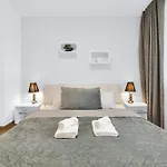 Riverside Luxury With Garage *