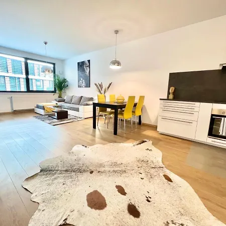 Riverside Luxury Apartment *