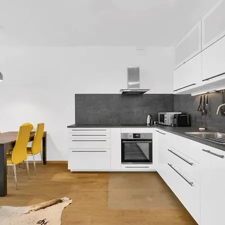 Riverside Luxury With Garage Lejlighed