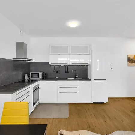 Riverside Luxury With Garage דירה