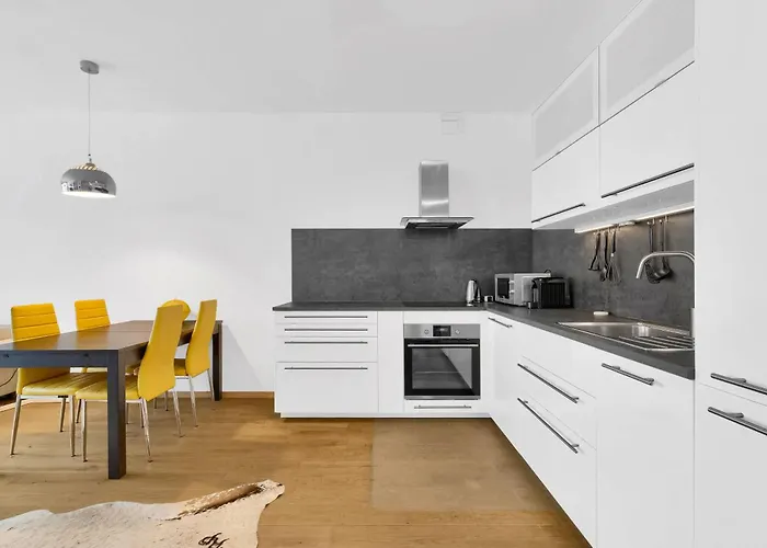 Riverside Luxury With Garage Apartamento