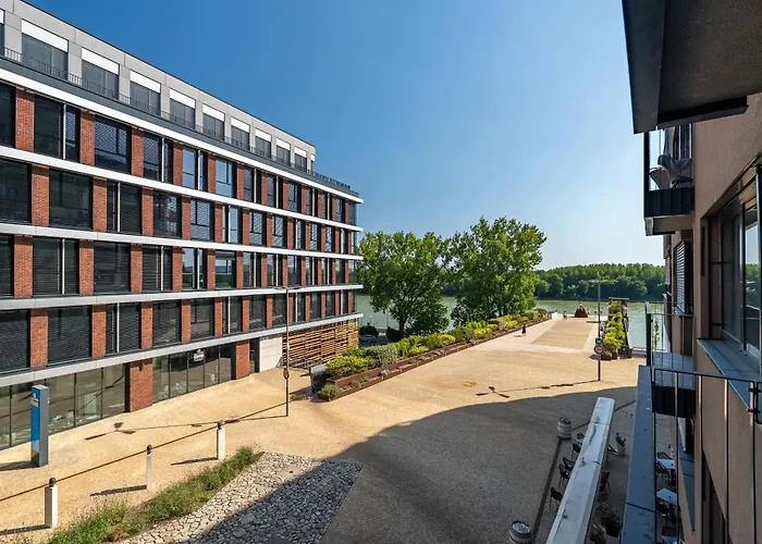 Riverside Luxury With Garage Apartamento